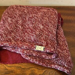 Under Armour scarf cream and maroon